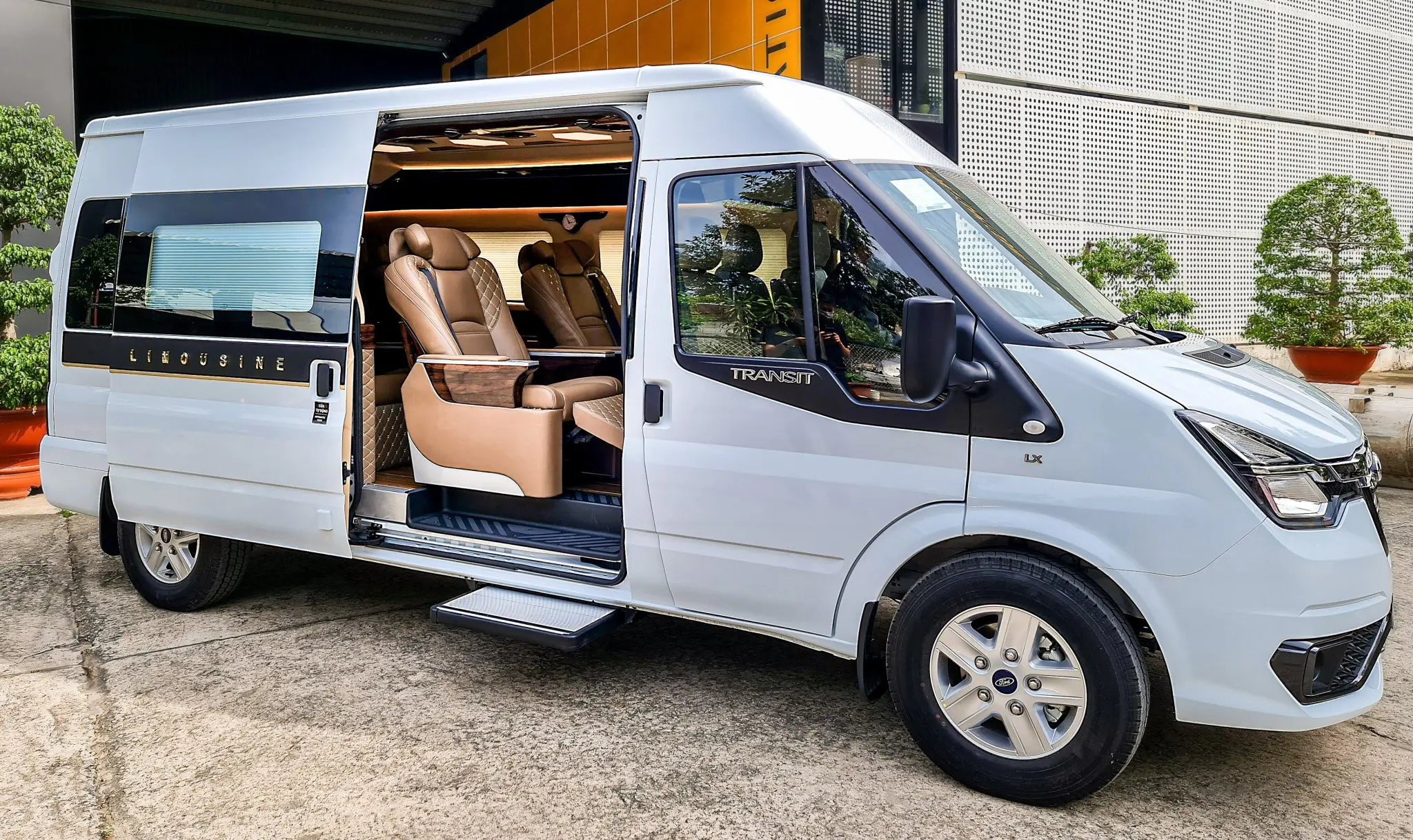 Thuê Xe Limousine Cần Thơ – Xe VIP Sang Trọng, Có Tài Xế, Đặt Xe Nhanh
